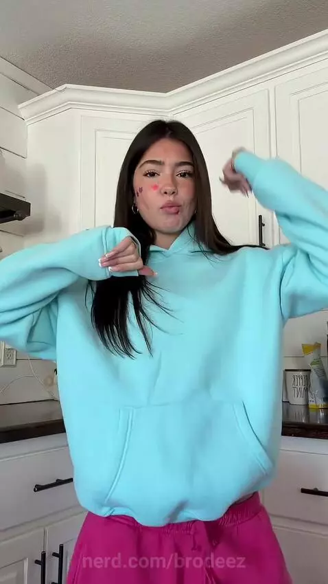 Tiktok dances pt:2 by brodeez