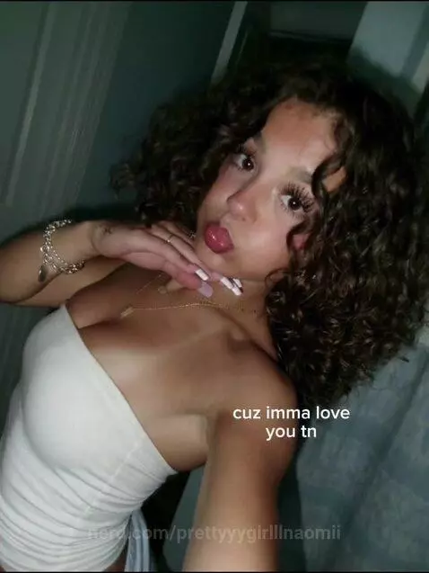 mi es bonita by prettyyygirlllnaomii
