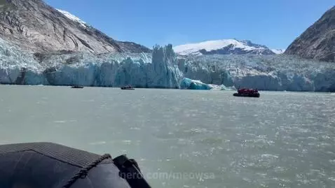 Alaskan glacier by meowsa